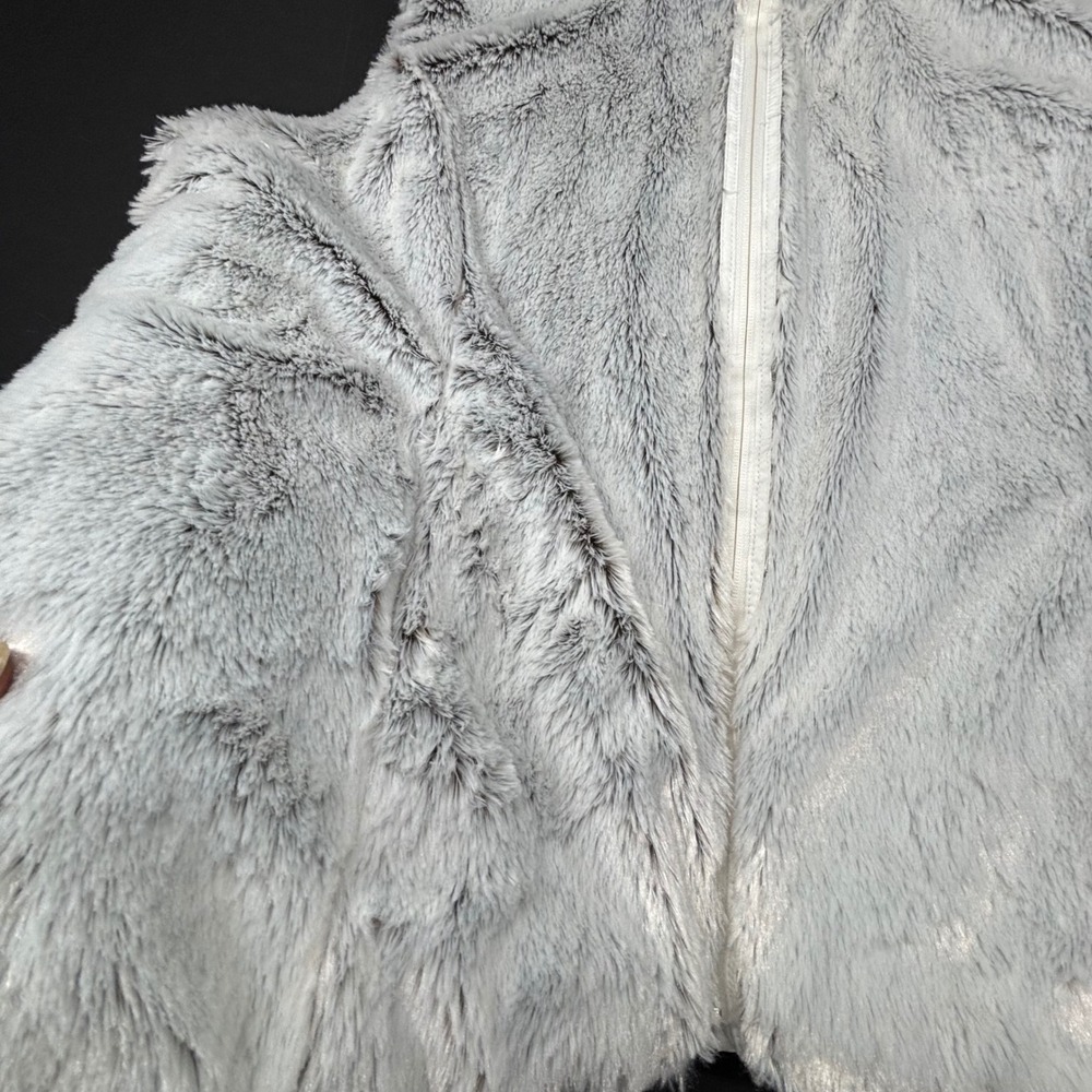 Women's SOFT Faux Fur Reversible Vest Quilted XL Gray White Zip Up Pockets EUC - Picture 7 of 9